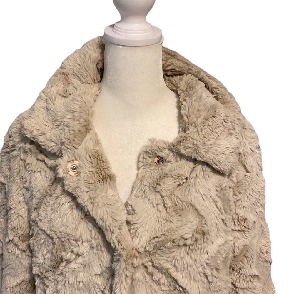 ESLEY Faux fur button up coat - Picture 3 of 12